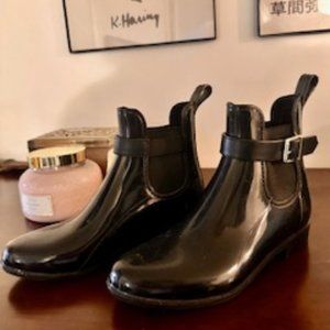 Women's size 6 rain booties